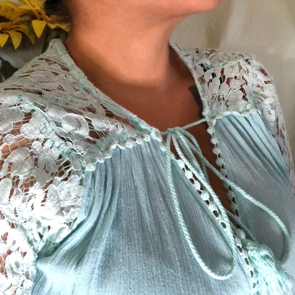 Lace Tunic - Picture 2 of 7